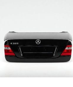 درب صندوق عقب بنز E320